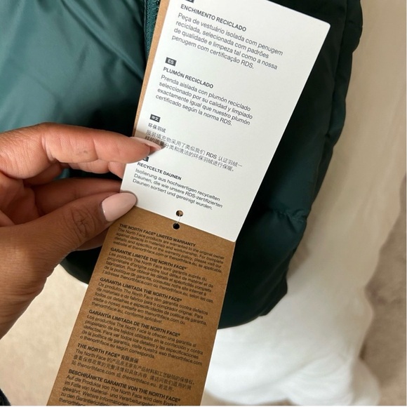 The North Face Women's Deep Teal Puffer Coat - Picture 6 of 8